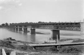 Puente de Castejón sobre el río Ebro. Se encuentra en el km 95,354 de la línea Zaragoza-Alsasua
