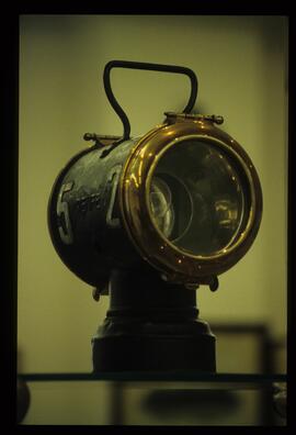 faroles en el Museo del Ferrocarril de Madrid, Delicias; vía estrecha