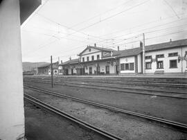 Estación de Reinosa de la línea de Alar del Rey a Santander, engalanada con motivo de la inaugura...