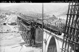 Puente de Matarraña IV, situado en el km 148,850 de la línea de Zaragoza a Barcelona, entre los m...