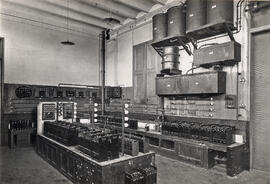 Sala de cargas de baterías ferroníquel en el laboratorio de trenes de Barcelona -Término de la lí...