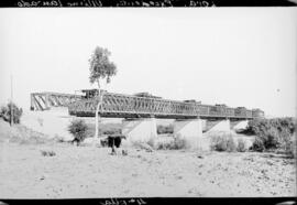 Puente sobre el río Guadalquivir a su paso por Lora del Río, en el km 82,561 de la línea Córdoba-...