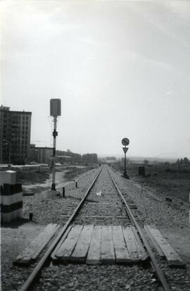 Paso a nivel en la vía de enlace entre la línea Madrid a Burgos y Valladolid a Ariza