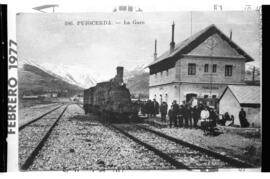 Reproducción de una tarjeta postal con una imagen de la estación de Puigcerdà de la línea de Ripo...