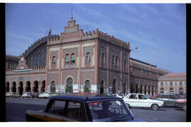Vista parcial del edificio de viajeros de la estación de Sevilla - Plaza de Armas