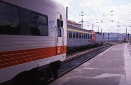Automotor serie 594 de RENFE para el servicio Tren Regional Diésel (TRD) en Galicia "Emilia ...