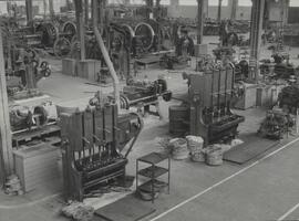 Taller de máquinas de los talleres de San Andrés Arenal de la línea de Zaragoza a Barcelona por L...