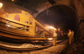 Renovación de vía en el túnel de Sabadell