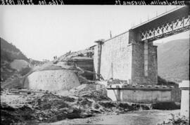 Puente de Huéznar I en el km 160,100 de la línea de Mérida a Sevilla, situado dentro del término ...