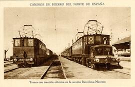 Vista de dos trenes con tracción eléctrica en la sección de Barcelona-Manresa