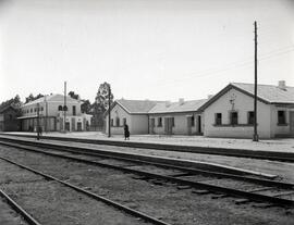 Estación de Almodóvar. Edificio de viajeros y depósito