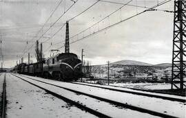 Vía con nieve en la estación de Brañuelas