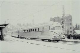 Automotor diésel TAF de la serie 595 de RENFE en la estación de Cercedilla nevada
