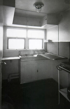 Interior de la cocina del coche sanitario SS-301 de RENFE (ex MZA CASW-1), reconstruido por los p...