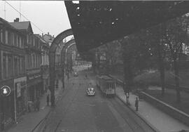 Schwebebahn de Wuppertal (en alemán: Wuppertaler Schwebebahn) es un tren monorraíl (o monorriel o...