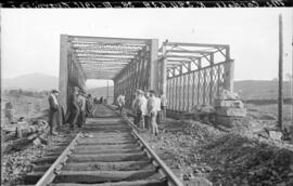 Puente de Guarrizas II, de dos tramos, en el km 284,639 de la línea de Manzanares a Córdoba, dent...