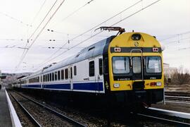 Electrotrenes serie 444, construidos por Construcciones y Auxiliar de Ferrocarriles (CAF) y Mater...
