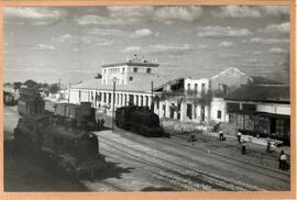 Vista del lado de las vías la construcción del nuevo edificio de viajeros de la estación de Fuent...