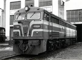Locomotora de línea serie 321 - 016 - 8 (ex 2116)