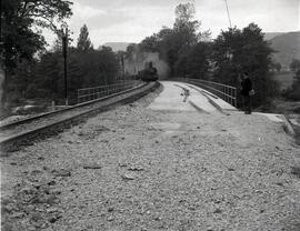 Puente de hormigón Las Caldas sobre el río Besaya, en el km 479,297,25 de la línea de Venta de Ba...