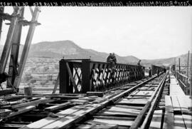 Puente de Matarraña IV, situado en el km 148,850 de la línea de Zaragoza a Barcelona, entre los m...