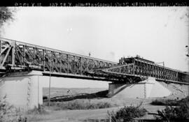 Puente sobre el río Guadalquivir a su paso por Lora del Río, en el km 82,561 de la línea Córdoba-...