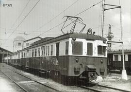 UT WM 389 de RENFE detenido en la estación de Irún