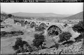 Sustitución del anterior puente metálico sobre el río Guadalmez, denominado Guadalmez I, situado ...