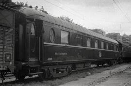 Coche restaurante WR 4067 de la Compañía Wagons Lits detenido en la estación de Madrid - Príncipe...