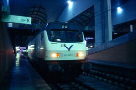 Locomotora eléctrica de la serie 252 de RENFE en la estación de Sevilla - Santa Justa