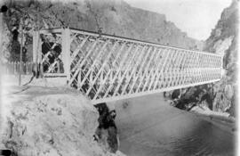 Puente del Estrecho sobre el río Sil, situado en el km 273,483 de la línea de Palencia a La Coruña