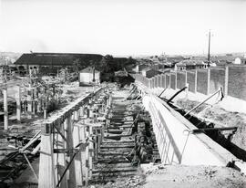 Construcción del nuevo depósito de automotores de la estación de Madrid - Cerro Negro de la línea...