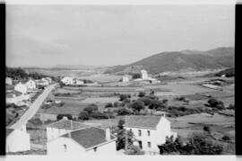 Paisaje tomado desde la línea de vía estrecha de Ferrol a Gijón, sección de Ortigueira a Vivero, ...
