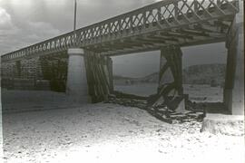 Puente o viaducto de hormigón de 8 tramos y 196 m de longitud, situado en el km 64,250 de la líne...