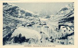 Vista panorámica del poblado de Arañones de Canfranc desde el sur