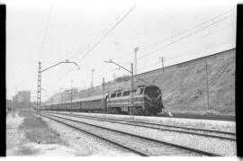 Tren Iberia Expreso, diurno en la parte española y que cubría la línea Madrid - Bilbao / Hendaya ...