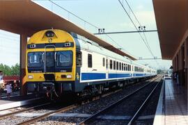 Electrotrenes serie 444, construidos por Construcciones y Auxiliar de Ferrocarriles (CAF) y Mater...