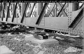 Puente sobre el río Guadalquivir a su paso por Lora del Río, en el km 82,561 de la línea Córdoba-...