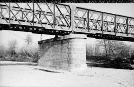 Puente sobre el río Muga