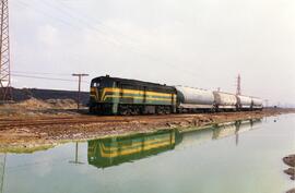 Locomotora diésel - eléctrica 321 - 075 de la serie 321 - 001 a 080 de RENFE, ex 2175 de la serie...