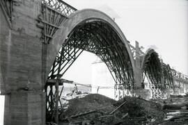 Sustitución del antiguo puente metálico sobre el río Guadiana. Línea de Mérida a Los Rosales (Sev...