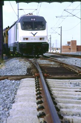 Locomotora eléctrica 252 - 002 - 1 con decoración AVE