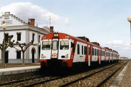 Automotores diésel de la serie 592, 593 y 596 de RENFE, conocidos como "Camellos"