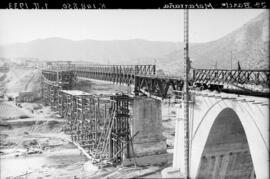 Puente de Matarraña IV, situado en el km 148,850 de la línea de Zaragoza a Barcelona, entre los m...