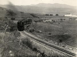 Tren cremallera de vía estrecha en la línea de Málaga a Ventas de Zafarraya