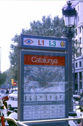 Cartel anunciador de la estación de Catalunya del Metro de Barcelona