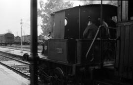 Locomotora 020-0201 nº 01 de la Compañía de Andaluces, remolcando un coche obrero de viajeros