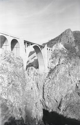 Viaducto sobre el río Ulla en el km 352,360 de la línea de Zamora a La Coruña, situado entre los ...