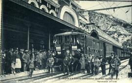 Llegada a la estación internacional de Canfranc del primer tren de Francia, línea de Canfranc a F...
