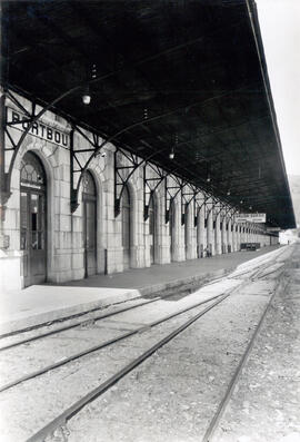 Edificio de viajeros de la estación de Portbou